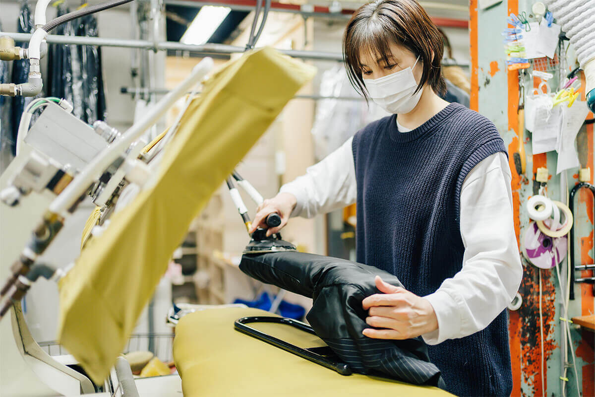 衣装や制服も、「心地いい」がずっと続く。ナチュラルファクトリーの宅配クリーニング。